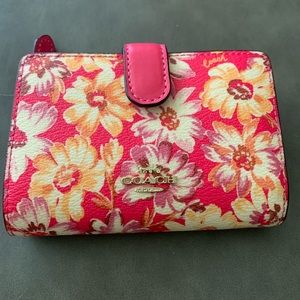 Coach Vintage Daisy Medium Corner Zip Wallet